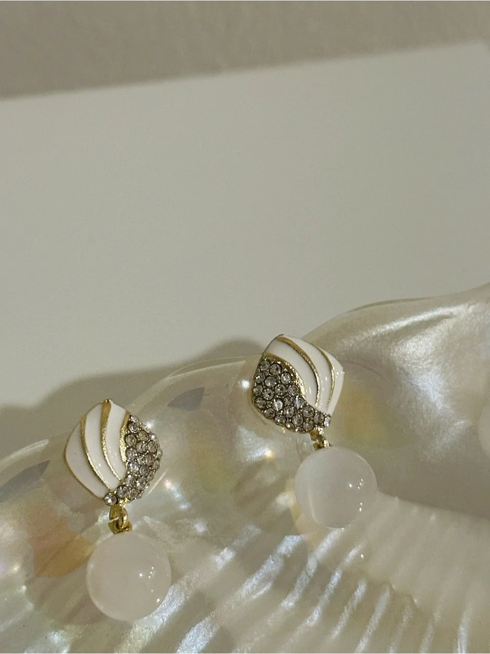 Fashion Jewelry White and Gold Crystal Drop Earrings